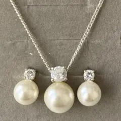 パール調ネックレス、ピアスセット