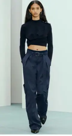 大人気完売品☆ZARA　ザラサープラス　クロップドウールニットセーター　濃紺M