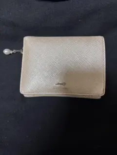 JILLSTUART 二つ折り財布 パールチャーム付きのサムネイル