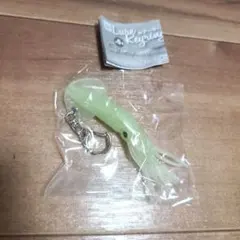【新品未開封最安値】ルアーキーリング　イカ蓄光ラメ入り　釣り好き 雑貨ガチャ