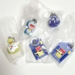 ドラえもん　めじるしアクセサリー 4 タイムマシン　きびだんご　など　5点