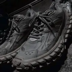 BALENCIAGA Defender Bouncer 41 Whiteのサムネイル