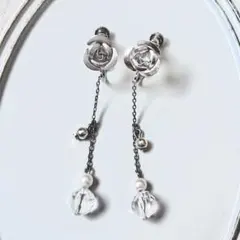【銀色の庭】薔薇からこぼれる光のしずく揺れるイヤリング