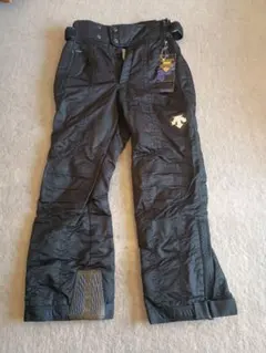 新品未使用　デサント　メンズS（レディースMサイズ程度？）　スキーズボン