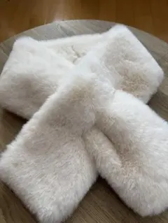 ホワイトマフラー　白　フェイクファー