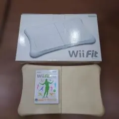 Wii Fit Plus + Wiiフィットバランス wiiボード　ニンテンドー