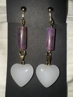 【ハンドメイドイヤリング_11】ハンドメイド 紫と白のハート型ピアス
