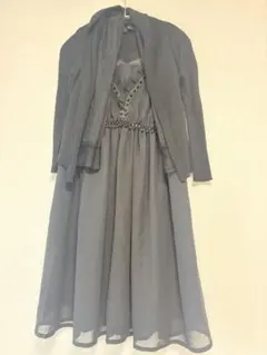 ブラック　Vネック パーティードレス ボレロ付き