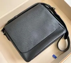 Louis Vuitton Anton Taiga ショルダーPM ノワール - メルカリ