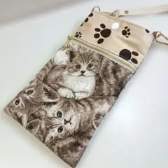 セピアカラーねこさん　　　　　　　　スマホポーチ　ショルダー付き