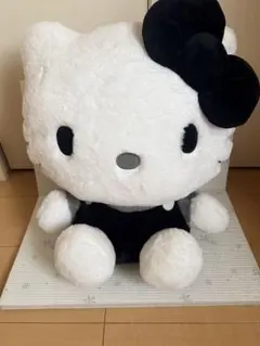 キティ　モノクロドールのサムネイル