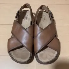 Clarks クラークス　レザー　エレインクロス フラットサンダル　厚底のサムネイル