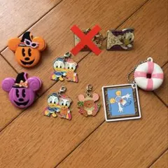 ディズニー キーチェーン5個 ピンバッチ3個 まとめ売り - メルカリ