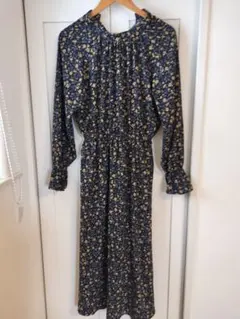 GU フラワープリント ワンピース ネイビー