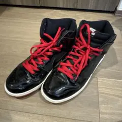 Nike SB Dunk ハイカットスニーカー ブラック/レッド
