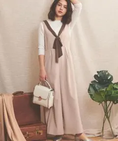 ベージュ Vネック リボン付き オールインワンのサムネイル