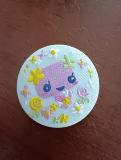 BANDAI たまごっち刺繡缶バッチ　ふらわっちのサムネイル