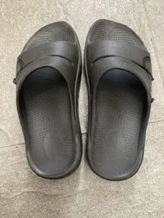 ウーフォス サンダル