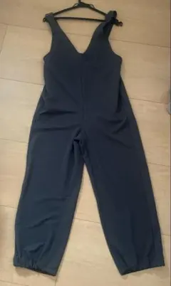 GU グレー Vネック ノースリーブ サロペット　Mサイズ