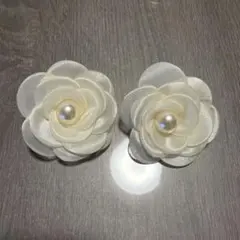 アイボリー花形ヘアクリップ2個セット