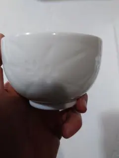 白い陶器製 湯飲み 花模様