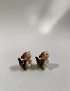 2匹のシマリス陶器オブジェ⑩ - メルカリ