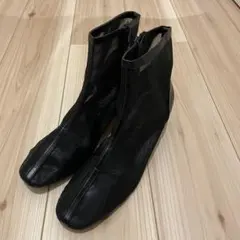 黒のジッパーブーツ 中ヒール　シアーブーツ