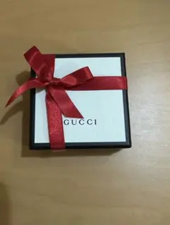 GUCCI ギフトボックス リボン付き