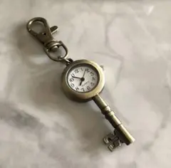 タイムセール 鍵の形の時計付きキーホルダー