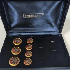 Traditional 赤と金の星模様ボタン