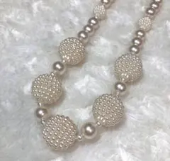 ホワイトパールビーズネックレス　結婚式　お呼ばれ　個性的　ホワイト