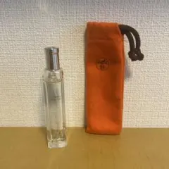 HERMES エルメス 屋根の上の庭 オードトワレ 15ml（巾着袋付き）のサムネイル