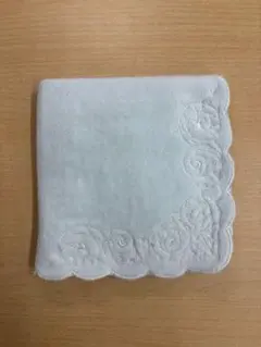 blooming ホワイト ローズ刺繍 タオルハンカチのサムネイル