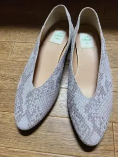 enchanted スネーク柄ローヒールパンプス