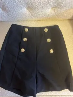 ZARA ボタン付きブラックショートパンツ XS