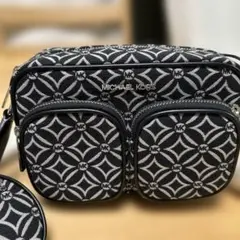 ☆MICHAEL KORS ショルダーバッグ 総柄 ロゴストラップ - メルカリ