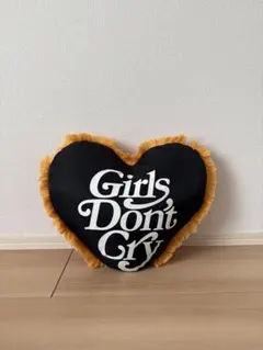 Girls Don't Cry ハート型クッション セット Girls Don't Cry ハート型クッション 2色セット - メルカリ