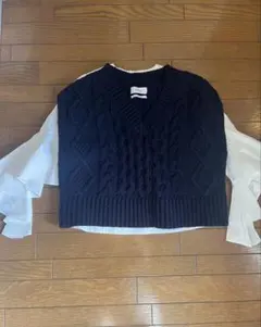 ケーブルニットベスト