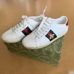 GUCCI Ace スニーカー ビー刺繍 左右非対称のサムネイル