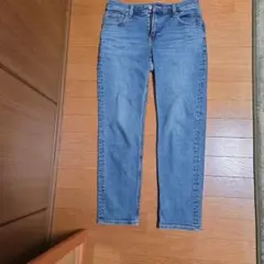 UNIQLO スリムストレートデニムパンツ