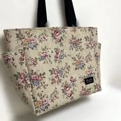 ハンドメイドトートバッグ　サイドポケット付き　A4横長ショルダーキャスキッドソン