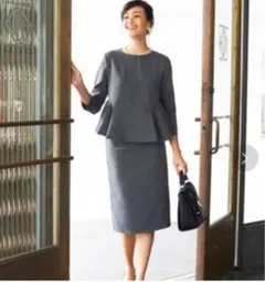 ぺプラムスカートフォーマルスーツ