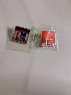 ヤングスキニー ガチャガチャ ピンバッジ