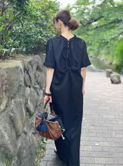 バックツイスト ロング丈　ロングワンピース　バックリボン　スリット　背中魅せ