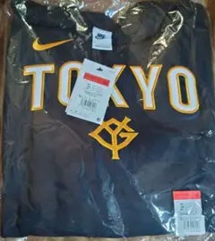 Nike TOKYOプリント コットン　クルーネックフリーズ黒　定価の半額　巨人