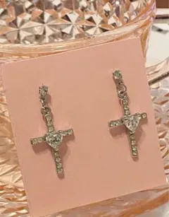 【大人可愛い】ハート&クロス♡ゆらゆらキラキララインストーンピアス