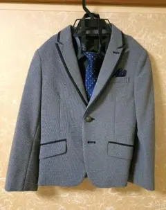 男の子 グレー フォーマルジャケット 120cm ネイビーのネクタイ付き