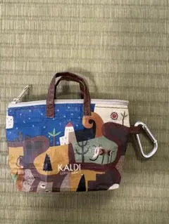 【新品】カルディ　伝説柄 カラビナ付きミニバッグ　中身なし
