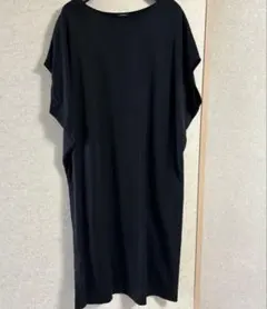 LOUNIE ルーニィ 黒色ワンピース 半袖 ゆったりシルエット シンプルのサムネイル