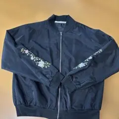 RAY CASSIN FAVORI 刺繍入り ブルゾン ブラック